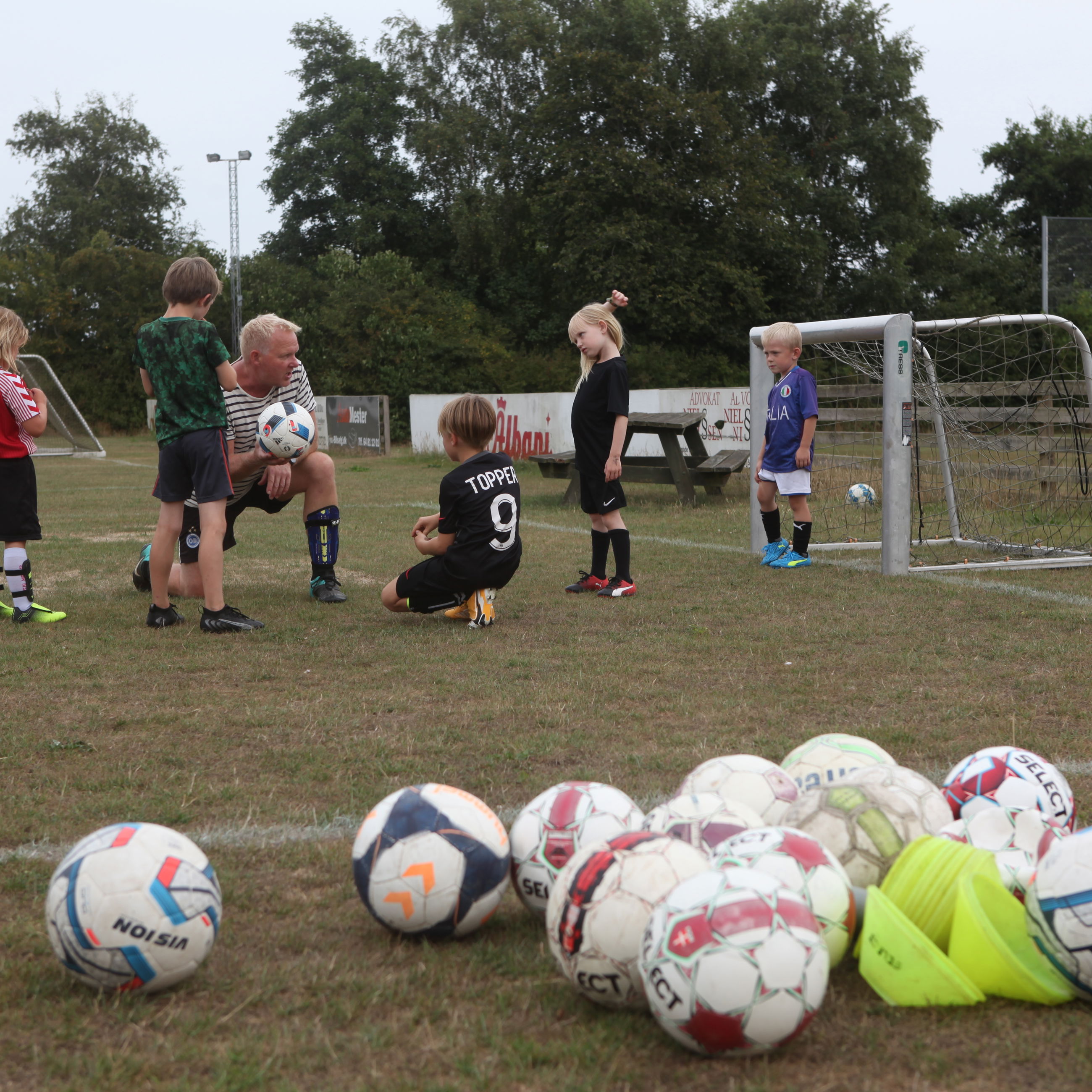 Fodboldtræning for de mindste i Skovby,