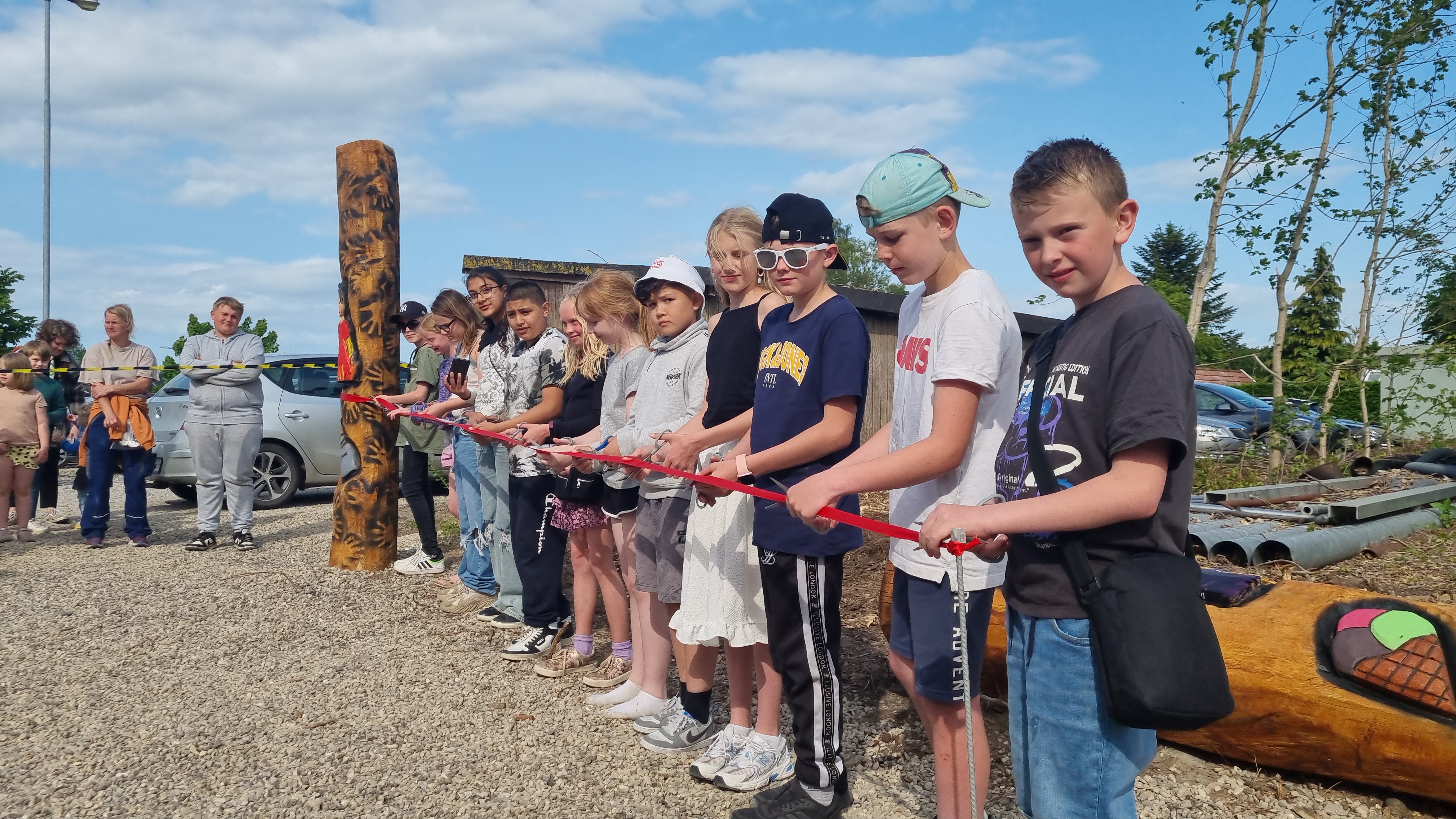 Indvielse af kunstprojekt med træskulpturer i Hårslev