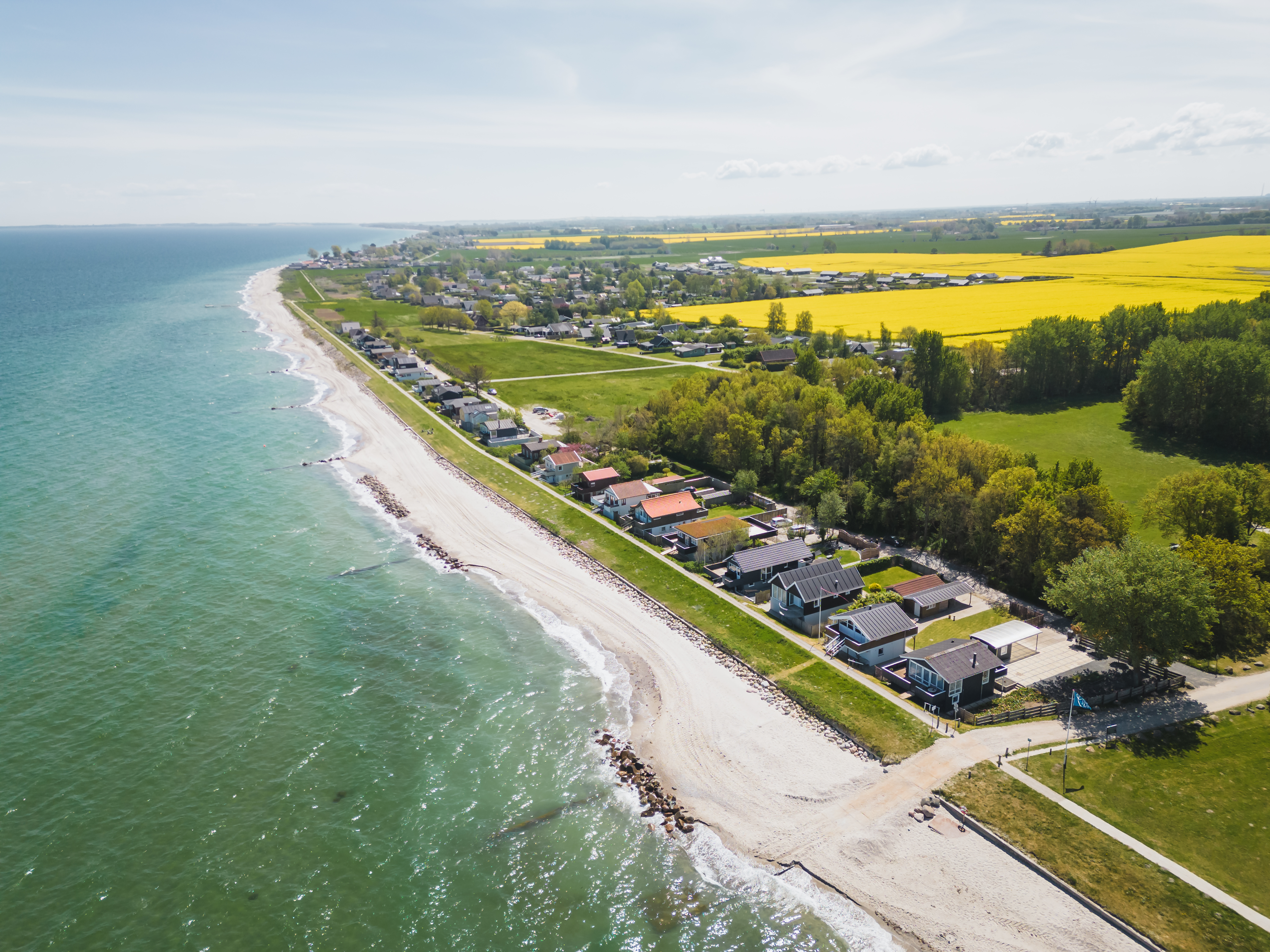 Dronebillede af Fuglsang Strand ved Tørresø på Nordfyn.