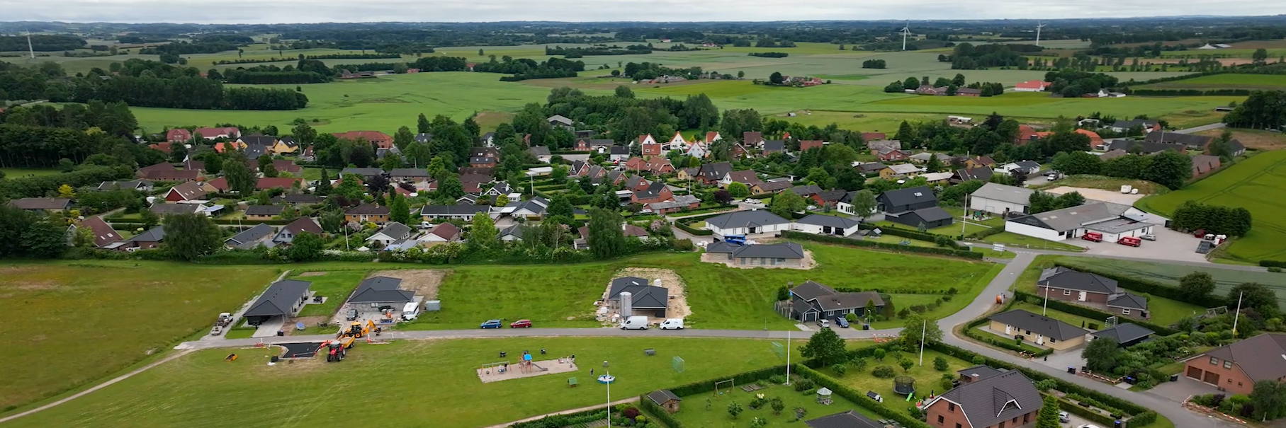 Dronebillede af Særslev by - særligt det nyere boligområde Slagstrupvænget i det nordlige Særslev.