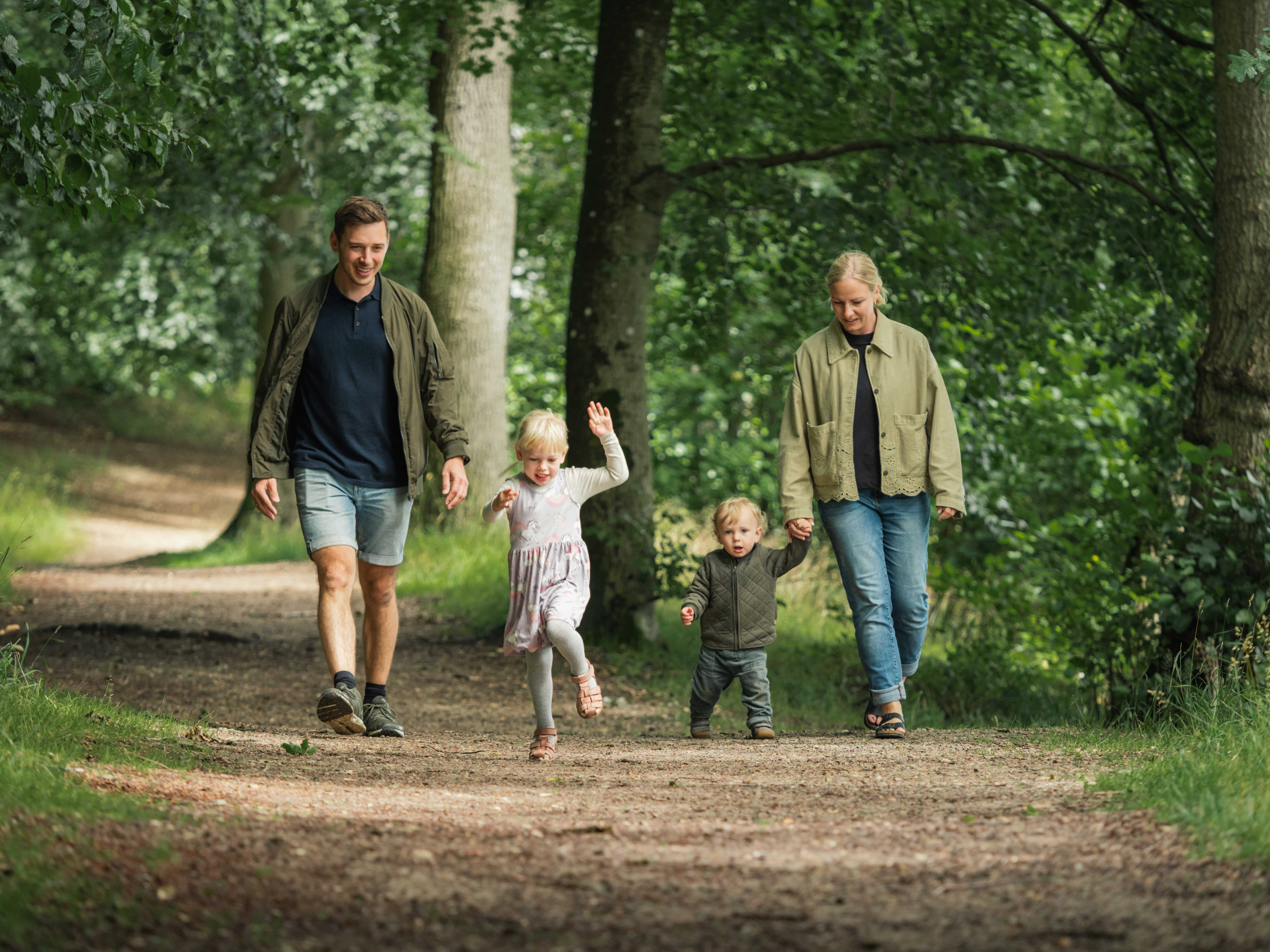 Familie fra Morud på gåtur i Langesøskoven.